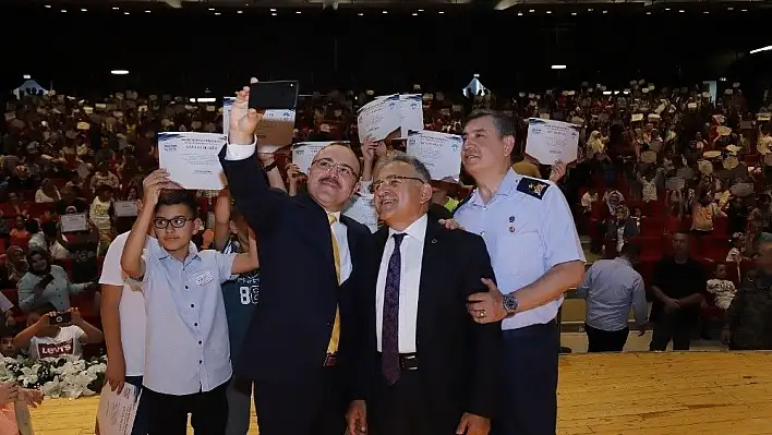 Başkan Büyükkılıç, KAYMEK yaz kurslarının sertifika törenine katıldı