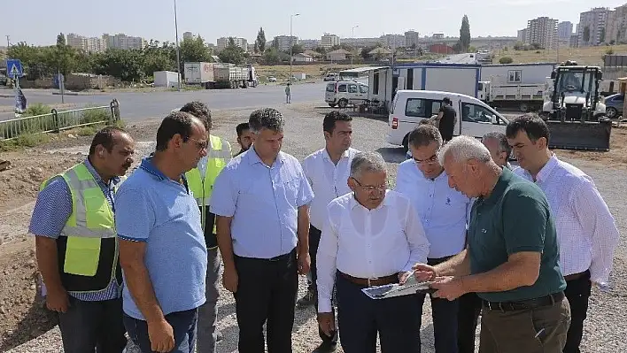 Başkan Büyükkılıç, Kertmeler Kavşağı'nda yapılan köprü ve kavşak düzenleme çalışmalarını İnceledi
