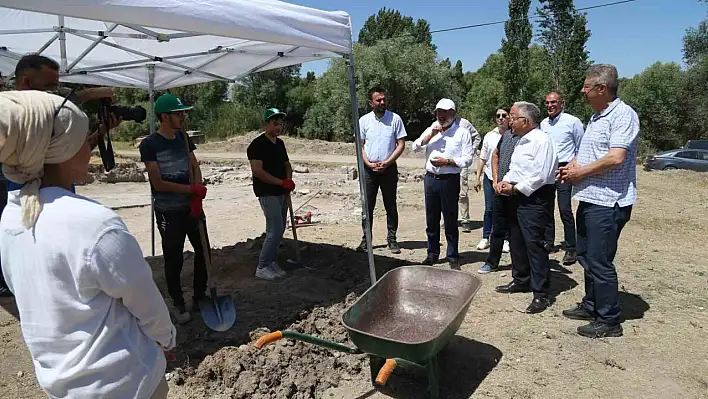 Toprağın altından saray çıkıyor!