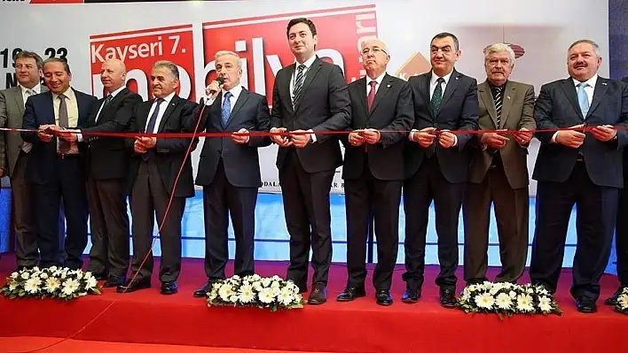 Başkan Büyükkılıç Mobilya Fuarını Ziyaret Etti