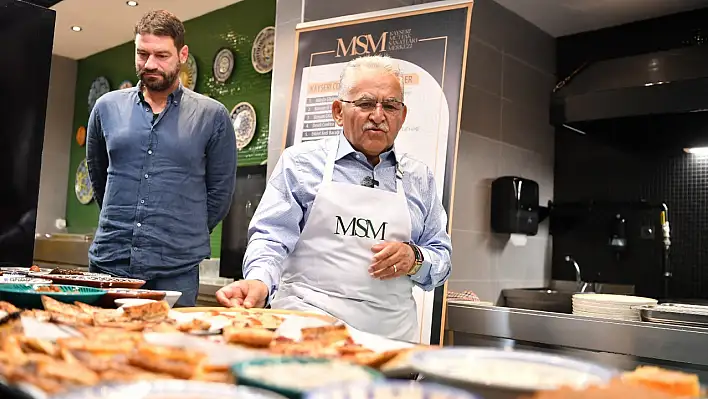 Başkan Büyükkılıç önlüğü giydi bakın ne yaptı!