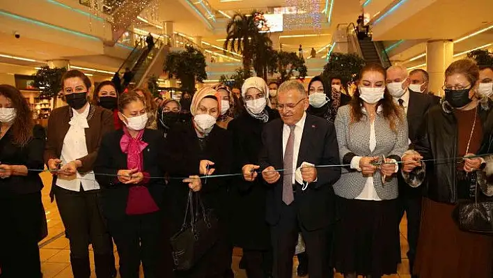 Başkan Büyükkılıç, özel tasarım deri aksesuarları sergisi'nin açılışına katıldı