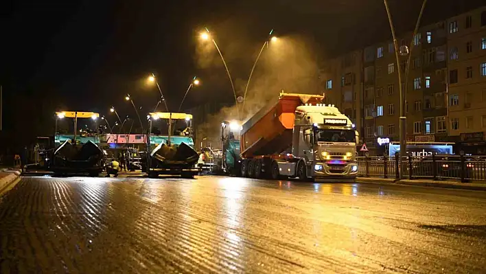 Başkan Büyükkılıç, personelin gece mesaisini yerinde inceledi