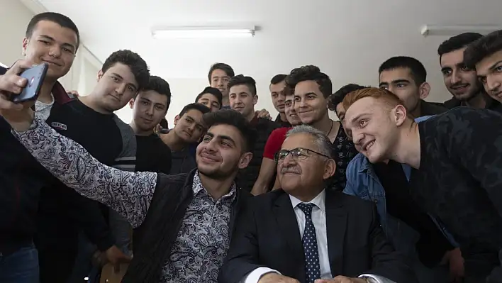 Başkan Büyükkılıç'tan 631 öğrenciye moral ve destek