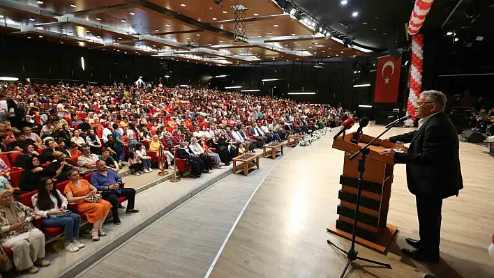 Büyükkılıç'tan kapanışına özel türkü