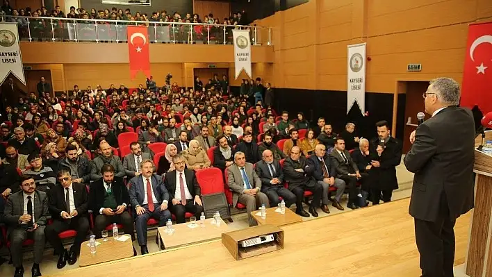 Başkan Büyükkılıç tarihi lisede tarihi bilgiler verdi
