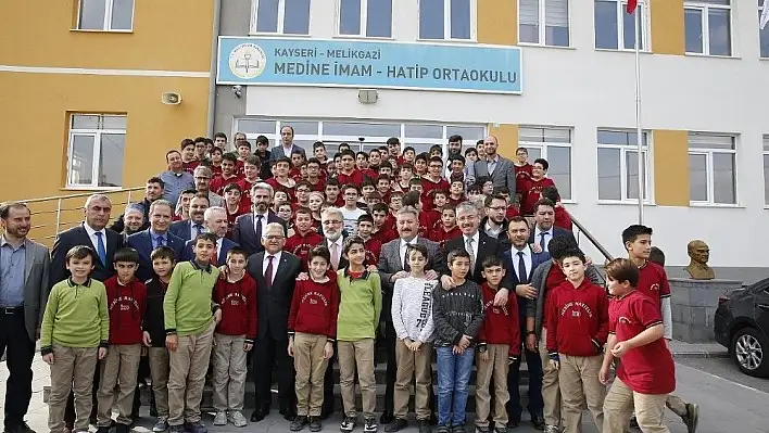 Başkan Büyükkılıç, Türkiye birincisine ödül verdi
