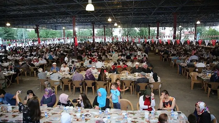 Başkan Büyükkılıç, Yeniköy halkıyla iftarda bir araya geldi
