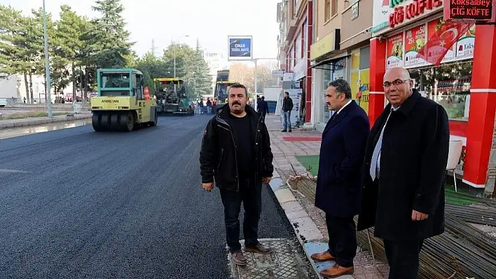 Başkan Cabbar sıcak asfalt yol çalışmalarını denetledi
