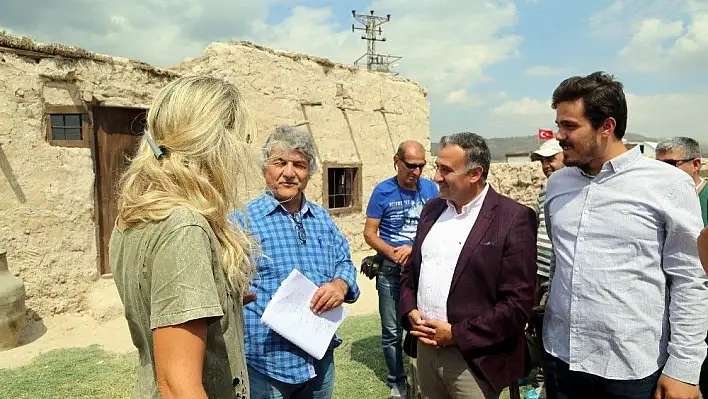 Başkan Cabbar 'Süveyda' film setini ziyaret etti