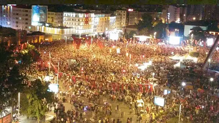 &quotSaat 20.00'de Meydan'da buluşalım"