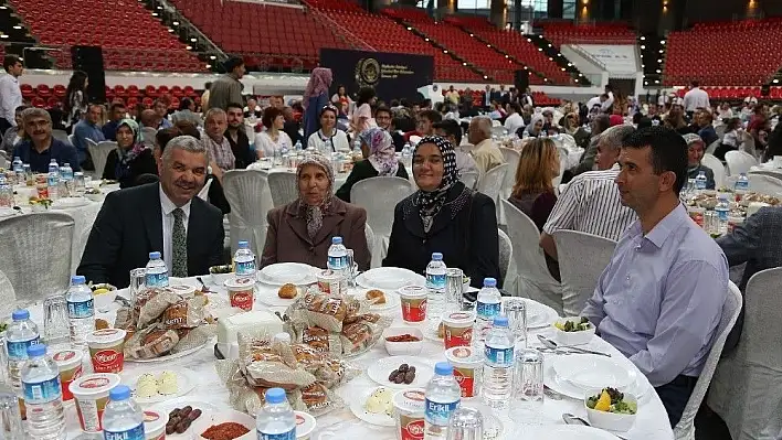 Başkan Çelik Belediye çalışanlarıyla iftar açtı