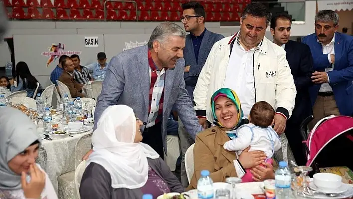 Başkan Çelik çalışma arkadaşlarıyla iftar yaptı