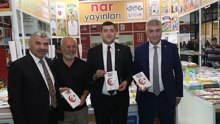 Başkan Çelik, MHP Milletvekili Ersoy ve İl Başkanı Tok ile birlikte Kitap Fuarı'nı gezdi