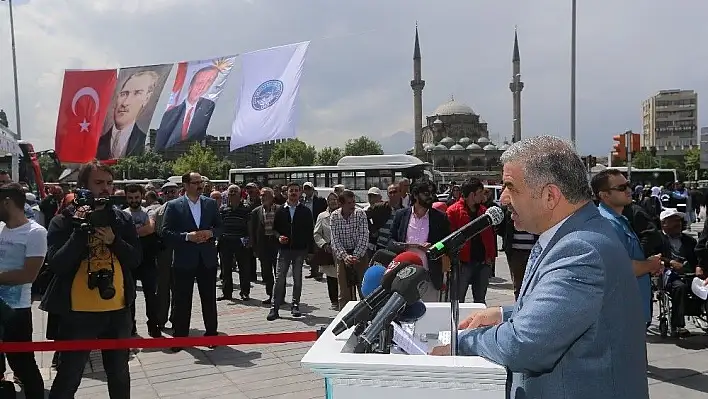 Başkan Çelik, Şehir Hastanesi'ne ulaşımı sağlayacak yeni hatlar ve bu hatlarda çalışacak yeni nesil otobüsleri tanıttı
