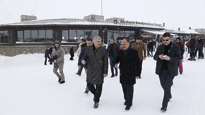 Başkan Çelik, Vali Günaydın ile birlikte Erciyes'e çıktı
