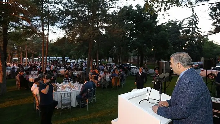 Başkan Çelik, yabancı uyruklu üniversite öğrencilerle iftar yaptı