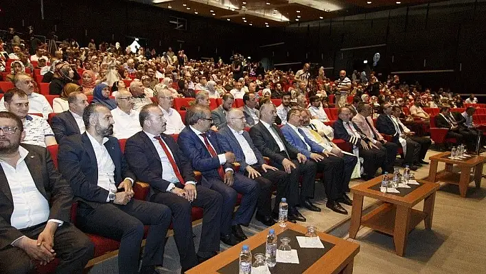 Başkan Çelikten gençlere: 'Hayatı okumalısınız'
