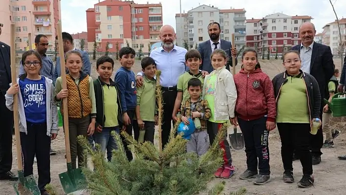 Kocasinan'da hedef 5 yılda 500 bin ağaç toprakla buluşacak!