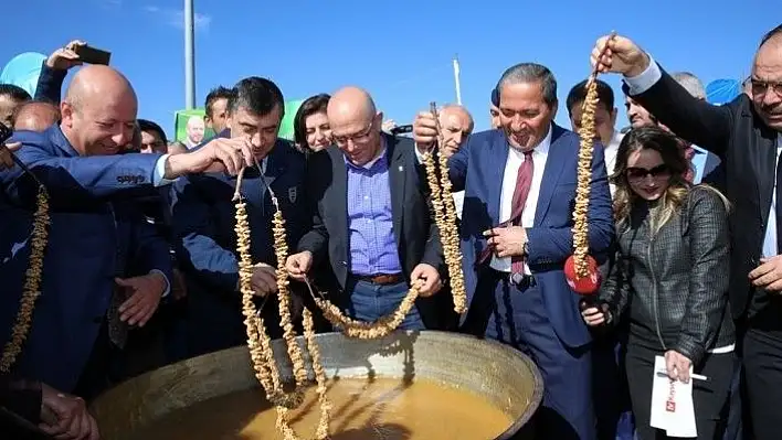 Başkan Çolakbayrakdar'dan Erkilet Kedi Bacağı festivaline davet
