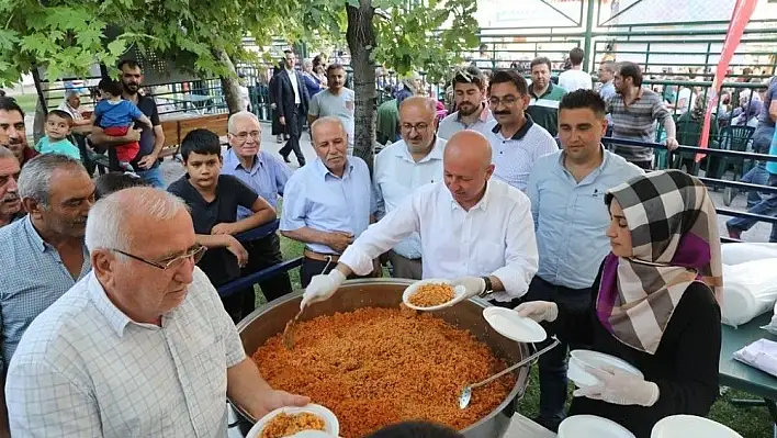 Başkan Çolakbayrakdar, ' 7'den 70'e herkese hitap eden projeler üretiyoruz'
