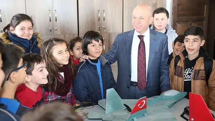 Başkan Çolakbayrakdar, 'Geleceğin bilim adamlarını ve mühendislerini yetiştireceğiz'