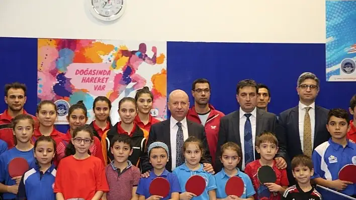 Başkan Çolakbayrakdar geleceğin sporcuları ile masa tenisi oynadı