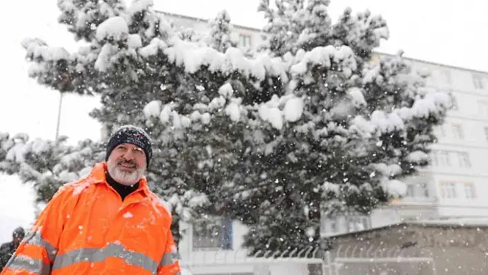 Çolakbayrakdar kar temizleme çalışmalarını inceledi