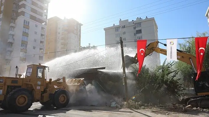 Uğurevler'de yıkım çalışması