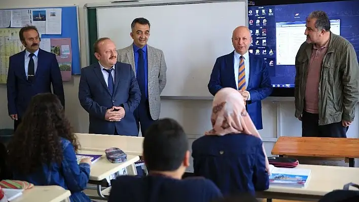 Başkan Çolakbayrakdar: 'Öğretmenlerimizle geleceğin Kocasinan'ını şekillendiriyoruz'
