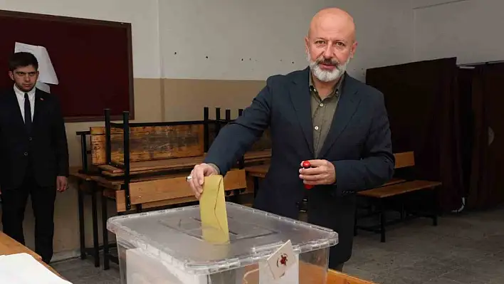 Çolakbayrakdar, oyunu ailesiyle birlikte kullandı