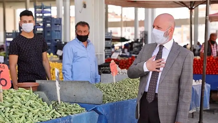 Başkan Çolakbayrakdar pazar yerini denetledi