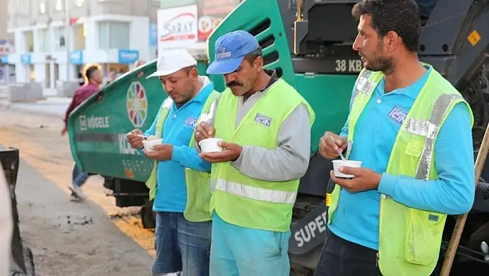 Başkan Çolakbayrakdar, Serçeönü Mahallesi'ndeki çalışmaları inceledi