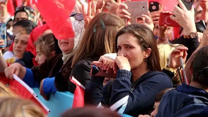 Başkan Erdoğan'ı görünce gözyaşlarını tutamadılar
