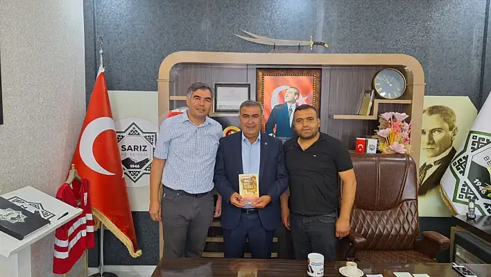 Başkan Eroğlu'na dikkat çeken hediye