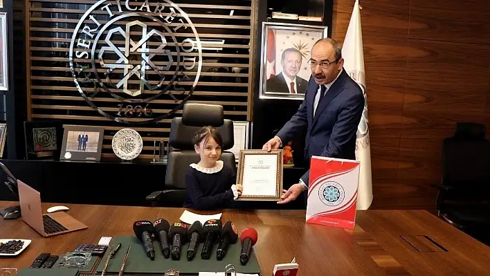 Başkan Gülsoy koltuğunu Alya'ya devretti