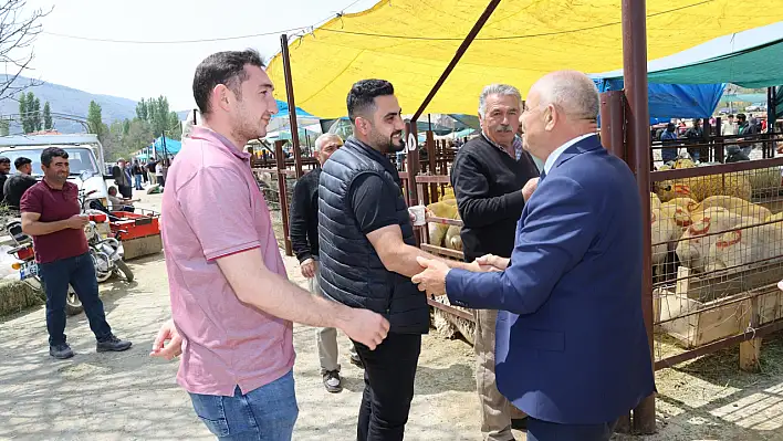 Başkan kurban pazarında...