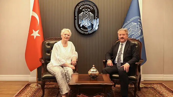 Başkan, makamında hayatında iz bırakan ismi ağırladı