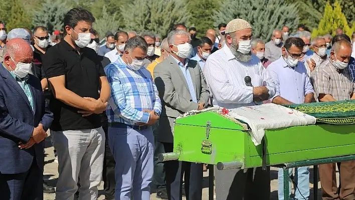 Başkan Mehmet Cabbar'ın annesi Zeynep Cabbar son yolculuğuna uğurlandı
