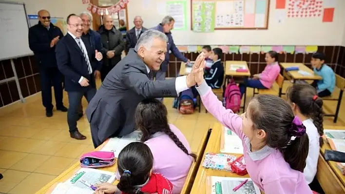 Başkan Memduh Büyükkılıç Gürpınar İlk ve Ortaokulunu ziyaret etti
