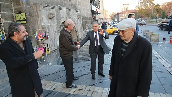 Başkan Memduh Büyükkılıç'tan kandil simidi ikramı