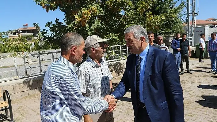 Başkan Mustafa Çelik, Buğdaylı'da ay çekirdeği üretici ve esnaflarını ziyaret etti