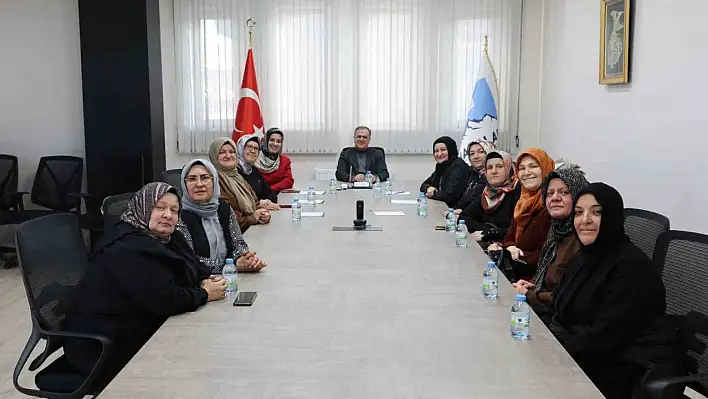 İşitme engelli öğrencilerden Başkan Özdoğan'a ziyaret