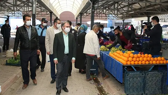 Başkan Özdoğan pazar yerini denetledi
