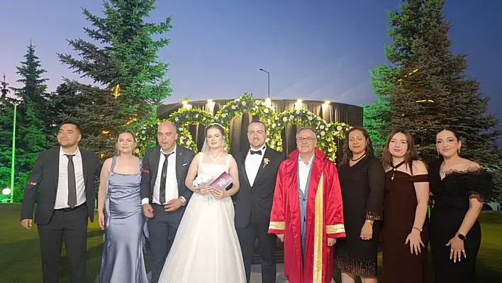 Başkan Özdoğan, yeğeninin nikahını kıydı