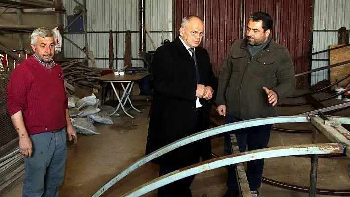 Başkan Öztürk belediye üretim atölyesini gezdi
