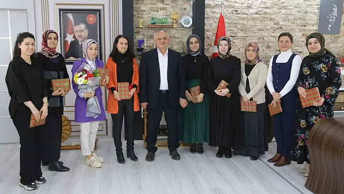 Başkan Öztürk, kadın personelin gününü kutladı