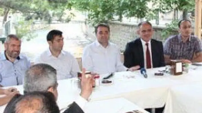 BAŞKAN ÖZTÜRK MUHTARLARLA İFTARDA BULUŞTU