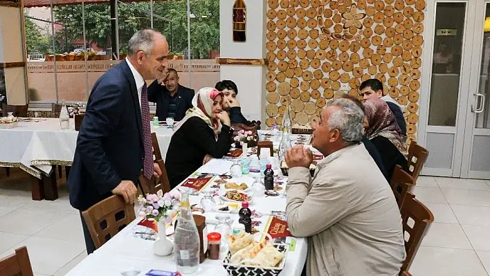 Başkan Öztürk Şehit Aileleriyle İftarda Buluştu
