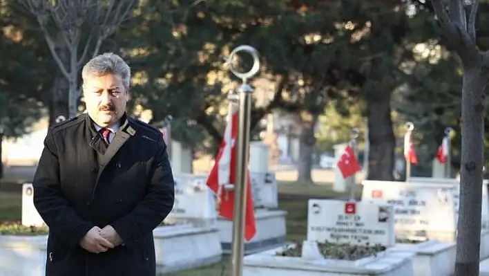 Palancıoğlu, Kartal Şehitliği'ni ziyaret etti